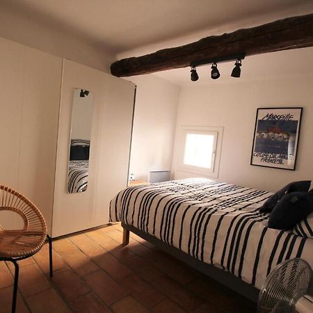 Maison De Village Avec Vue Éguilles Екстериор снимка