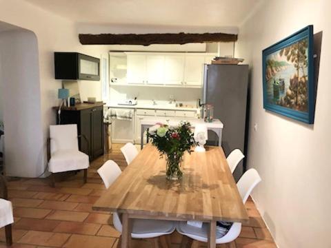 Maison De Village Avec Vue Éguilles Екстериор снимка